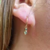 Boucles d'oreille Muja Juma plaquées or, prehnite et onyx vert – Image 3