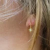 Boucles d'oreille Muja Juma plaqué or et perle naturelle – Image 3
