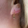 Boucles d'oreille Muja Juma plaquées or et améthyste – Image 3